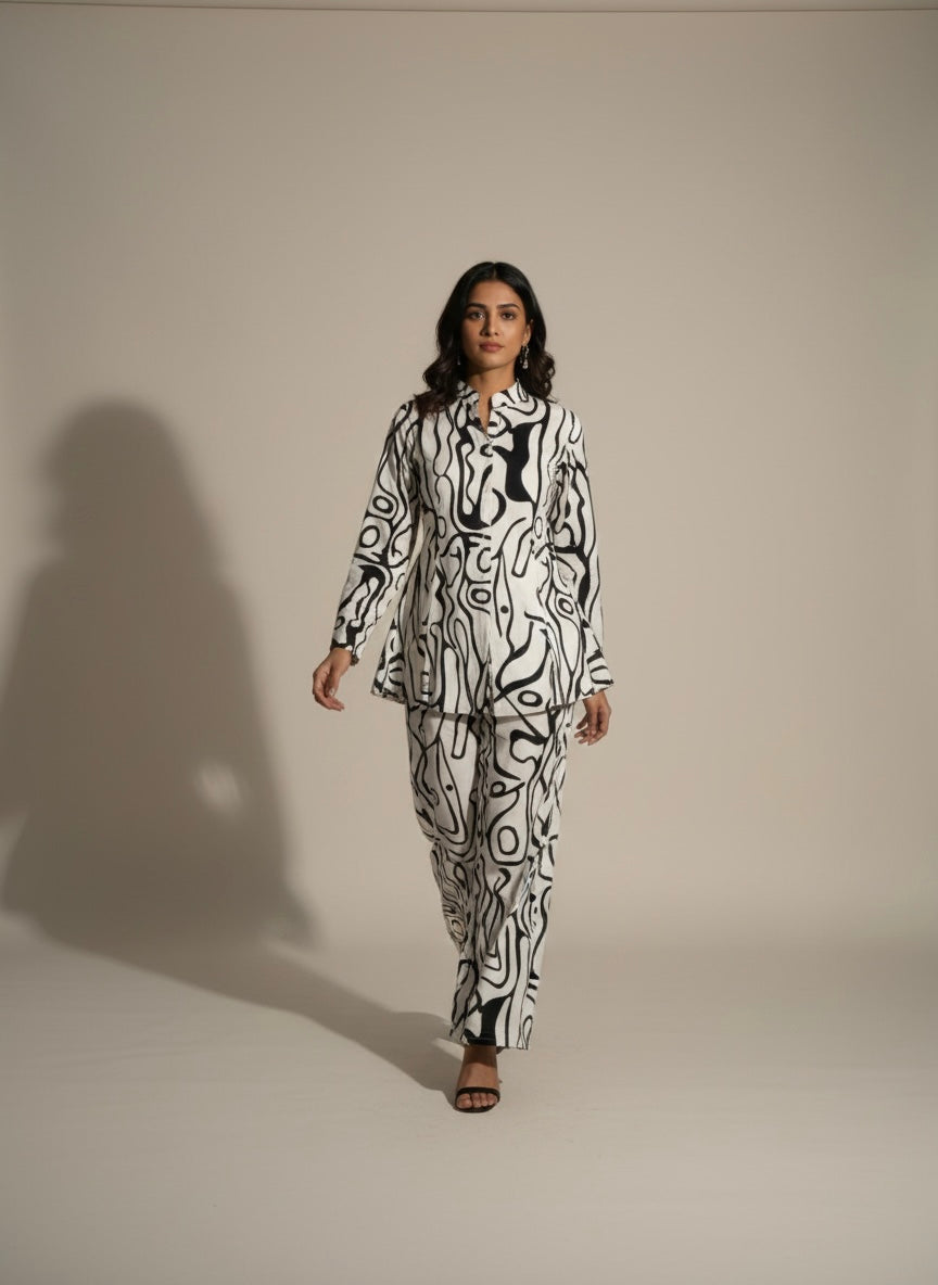 BLACK AND WHITE ABSTRACT LINEAR CORDSET